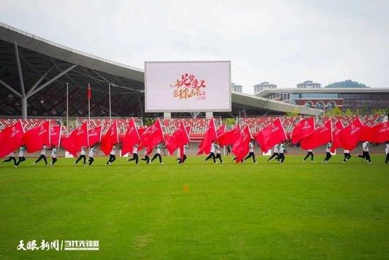 德甲联赛第16轮，勒沃库森主场4-0大胜波鸿，开赛季各项赛事25场不败，继续以4分领跑德甲。